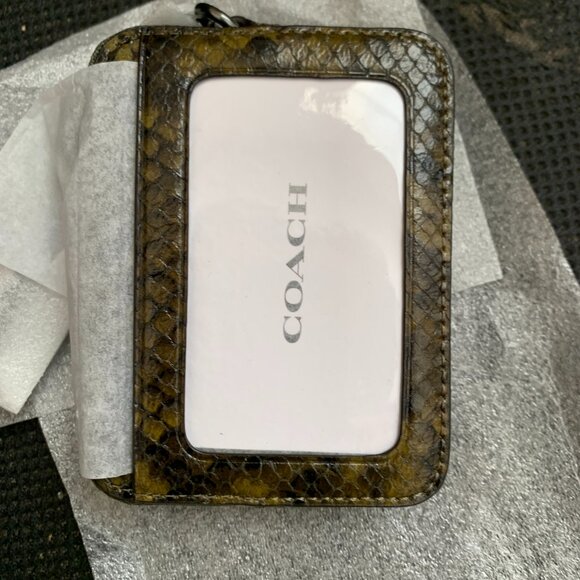 Coach Zip Card Case With Snake Print NWT PRICE FIRM - Picture 2 of 2